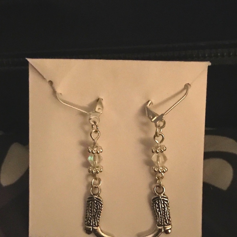 ♥️NWT CUSTOM COWGIRL EARRINGS SILVER/CRYSTALS